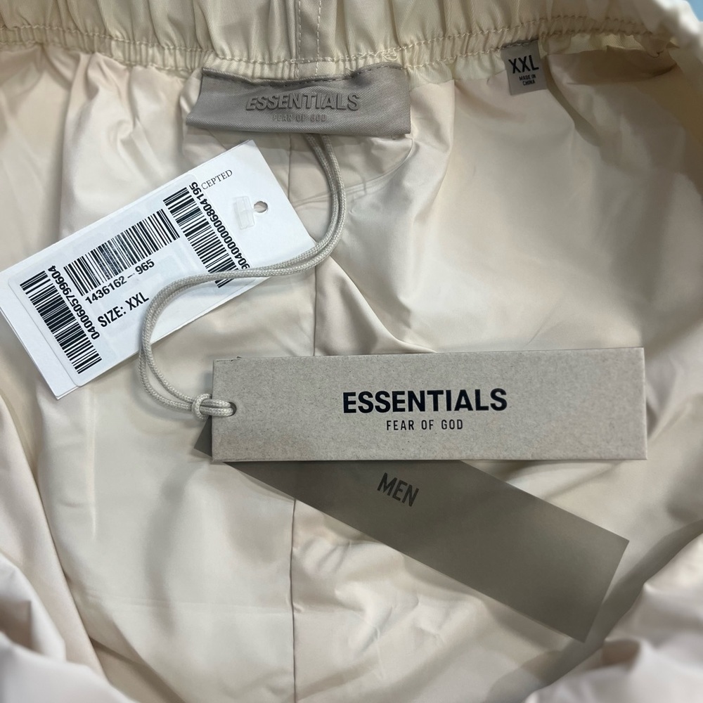 Essentials shorts - Picture 7 of 8